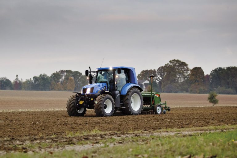 New Holland Unveil New Methane Powered Tractor At Cereals 2016 
