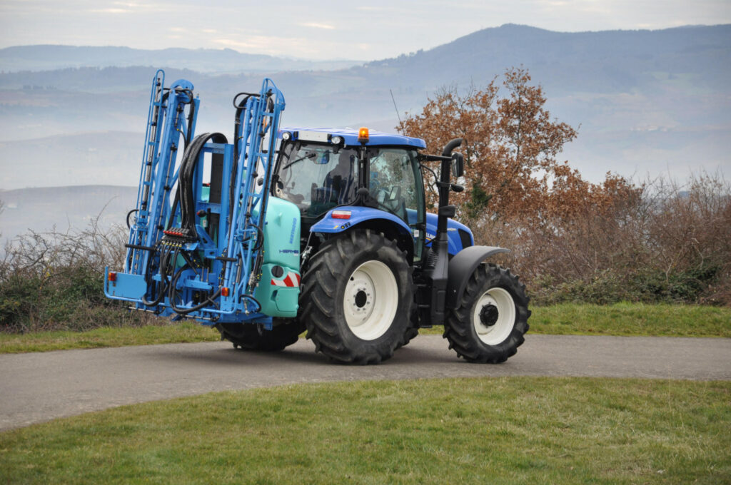 Details 'unfold' of Berthoud's latest sprayers Agriland.ie