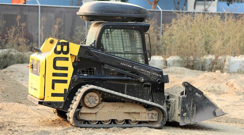 Video A skidsteer loader that works on its own...without a driver