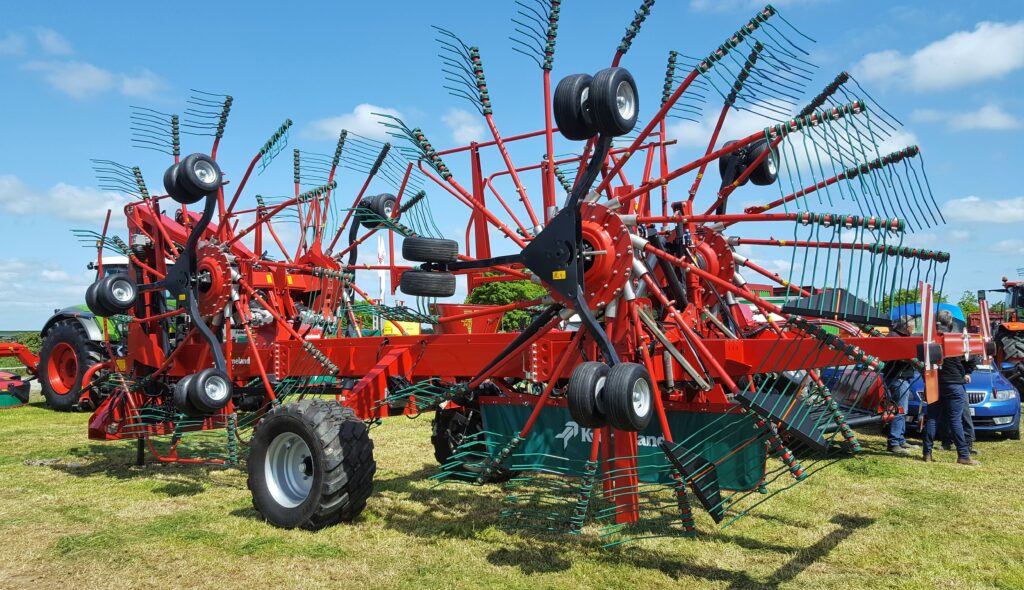 Grass & Muck Giant rake that 'does the thinking for you' Agriland.ie