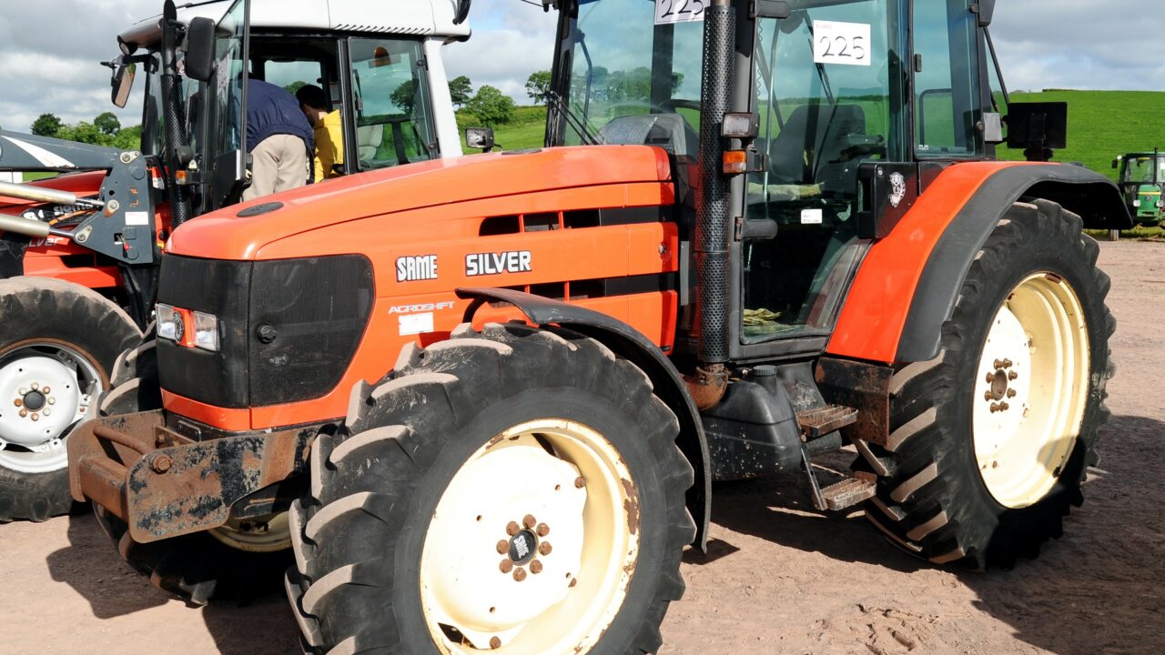 Auction report Bagging a bargain at Tyrone tractor sale? Agriland.ie
