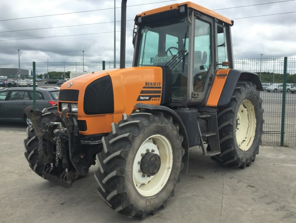 Over 20 'modern' tractors up for auction in Co. Kildare Agriland.ie