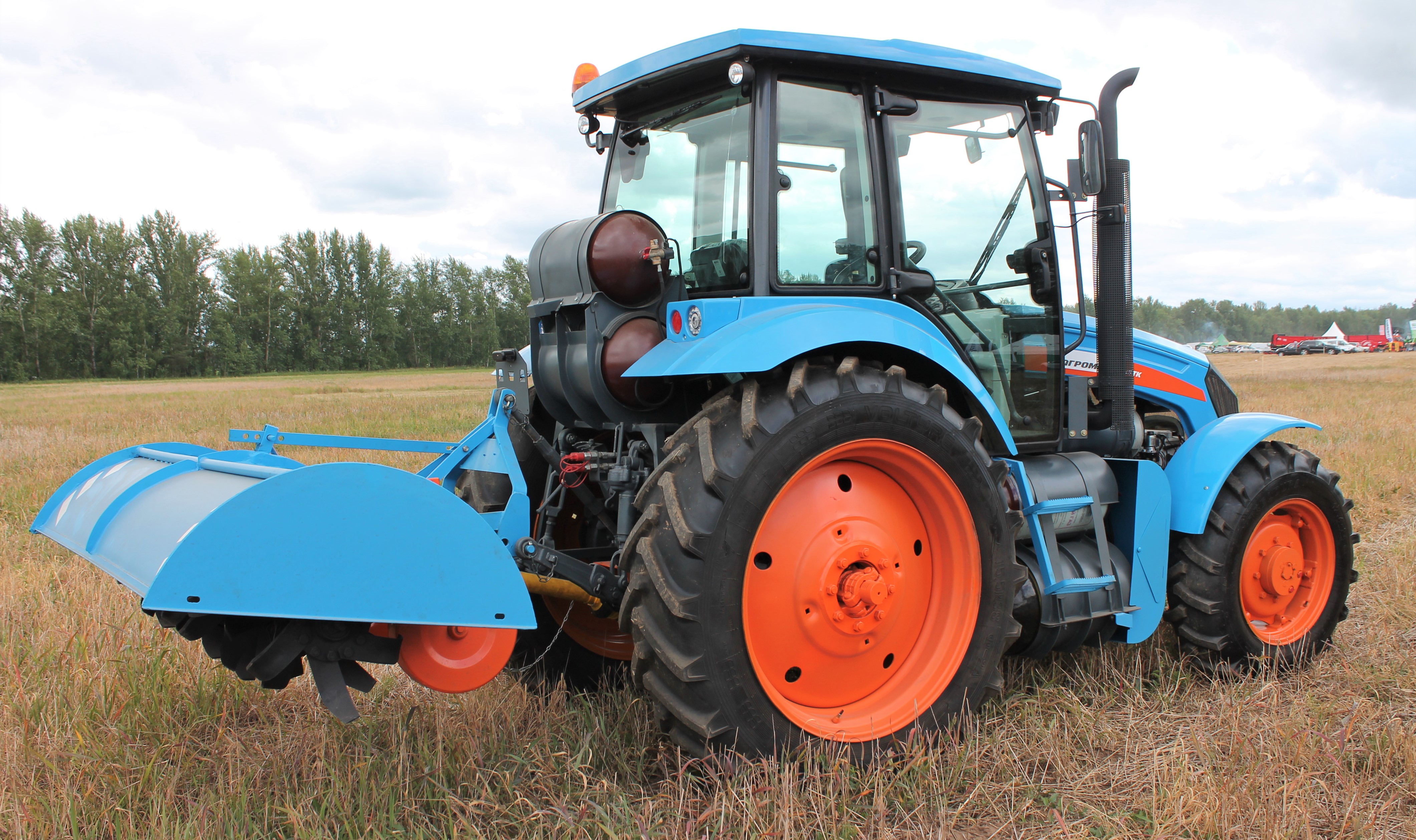 Video Check out this farmersized, gaspowered tractor Agriland.ie
