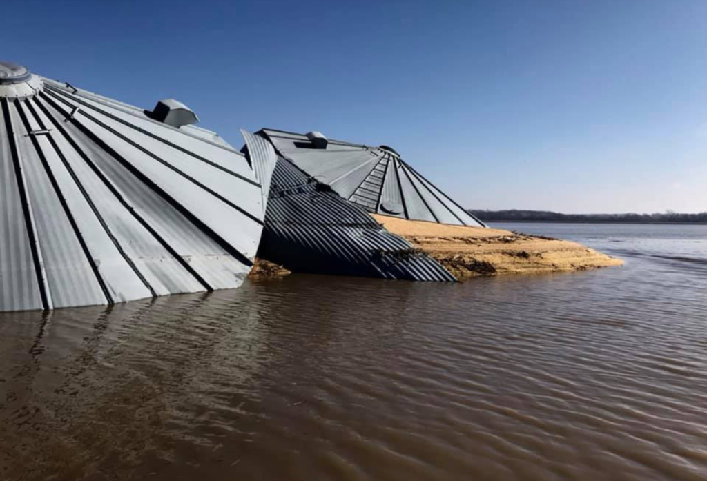 Video US grain bins collapse under catastrophic Iowa floods Agriland.ie
