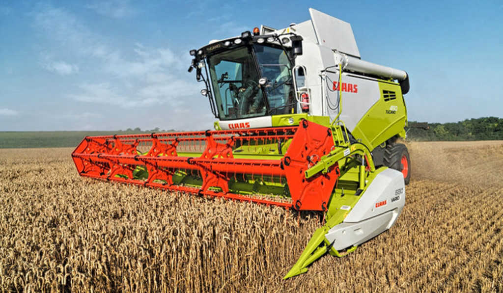 Claas tucano combine