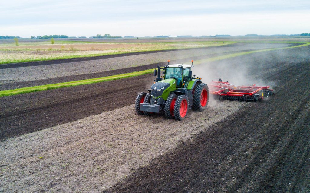 Fendt pulling cultivator