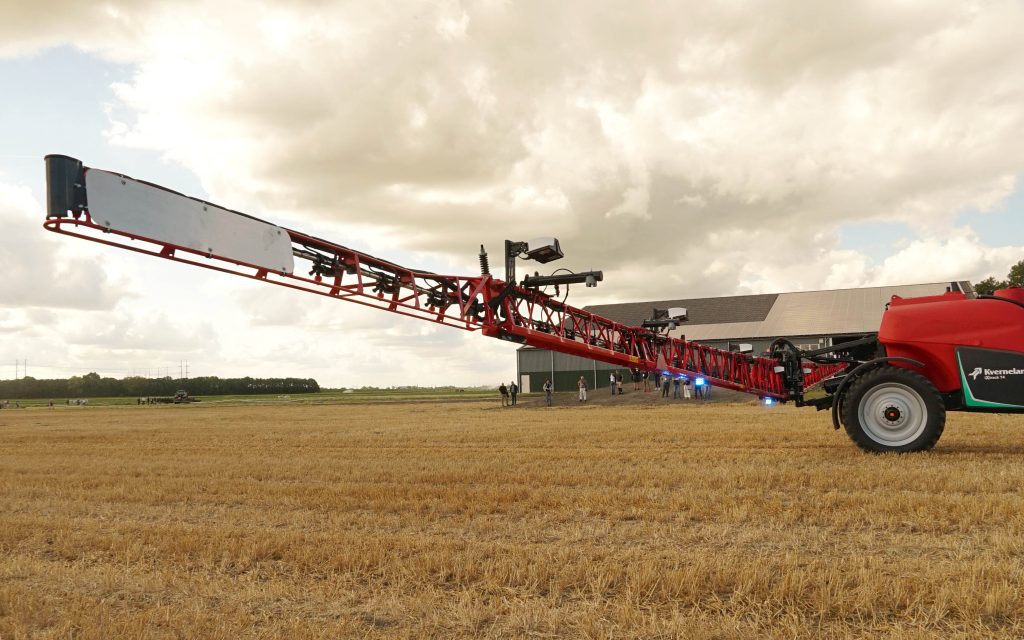 Sprayer boom
