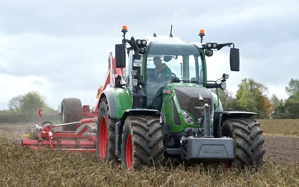 Fendt in field