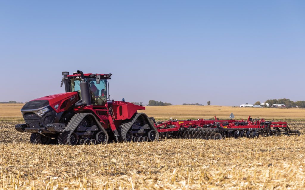 Quadtrac with cultivator