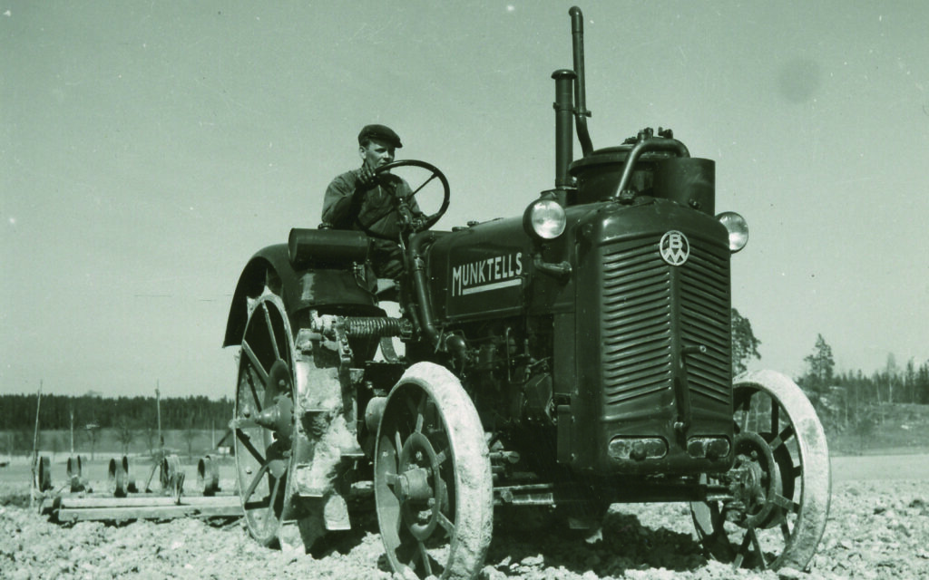 Diesel engined tractor running on gas