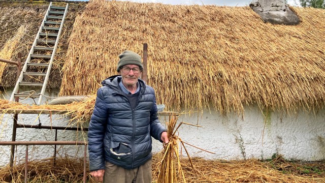 A master thatcher showcases his traditional skills