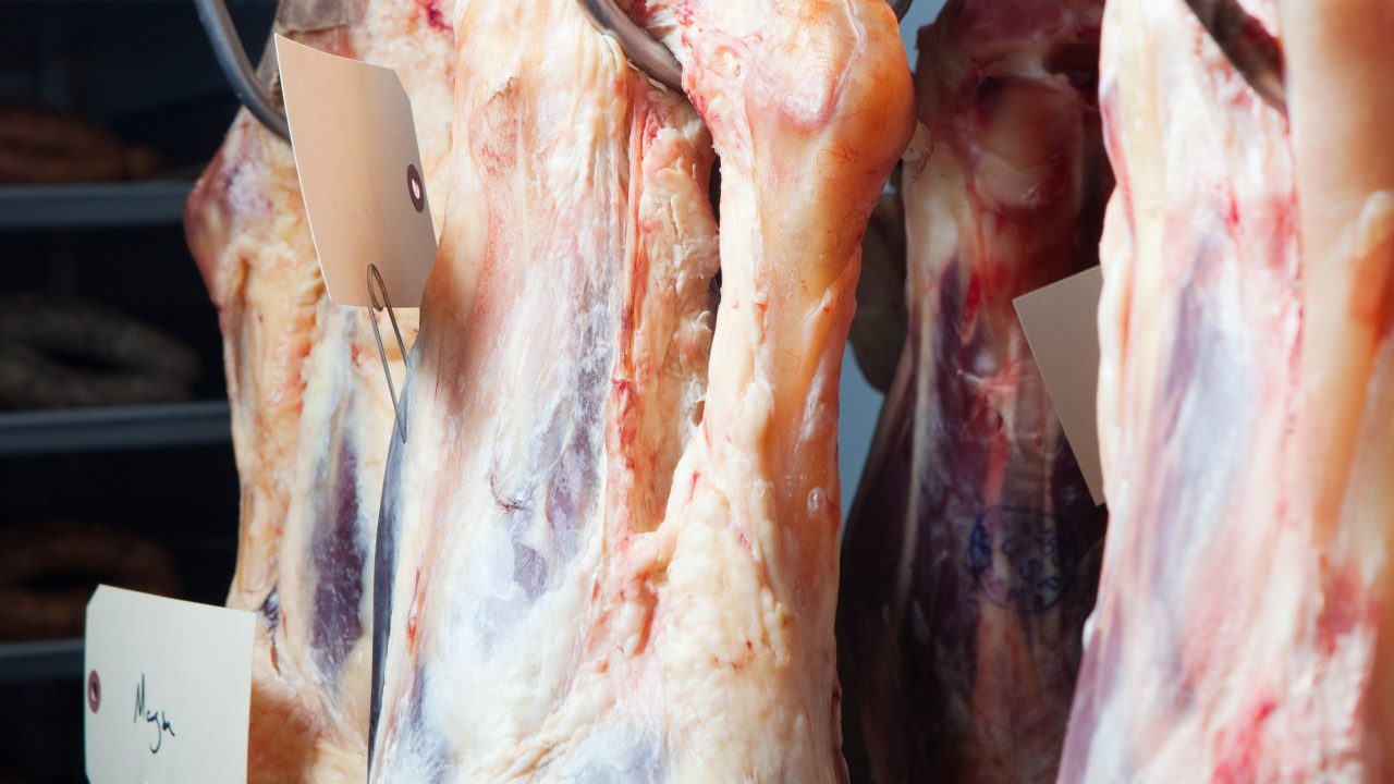 Beef farmers ‘should sell hard’ with supplies to remain tight