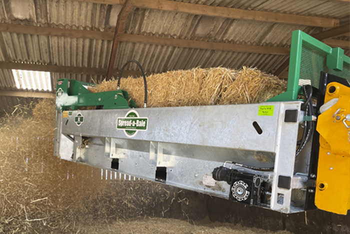 Bale spreader