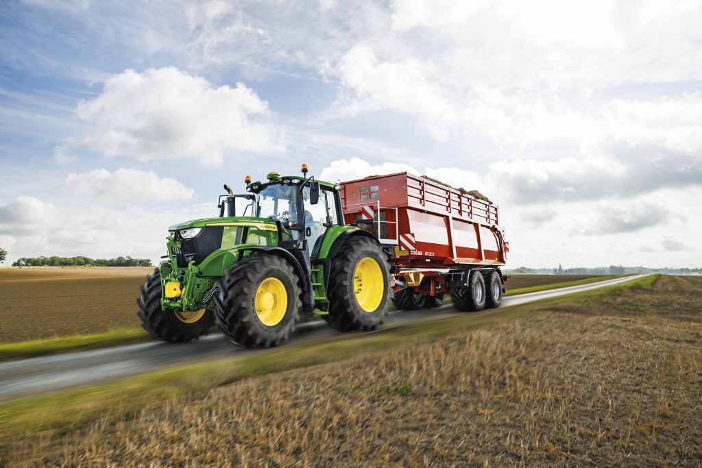 New John Deere 6M 240 pulling a Annaburger Ecoliner HTS 22.12