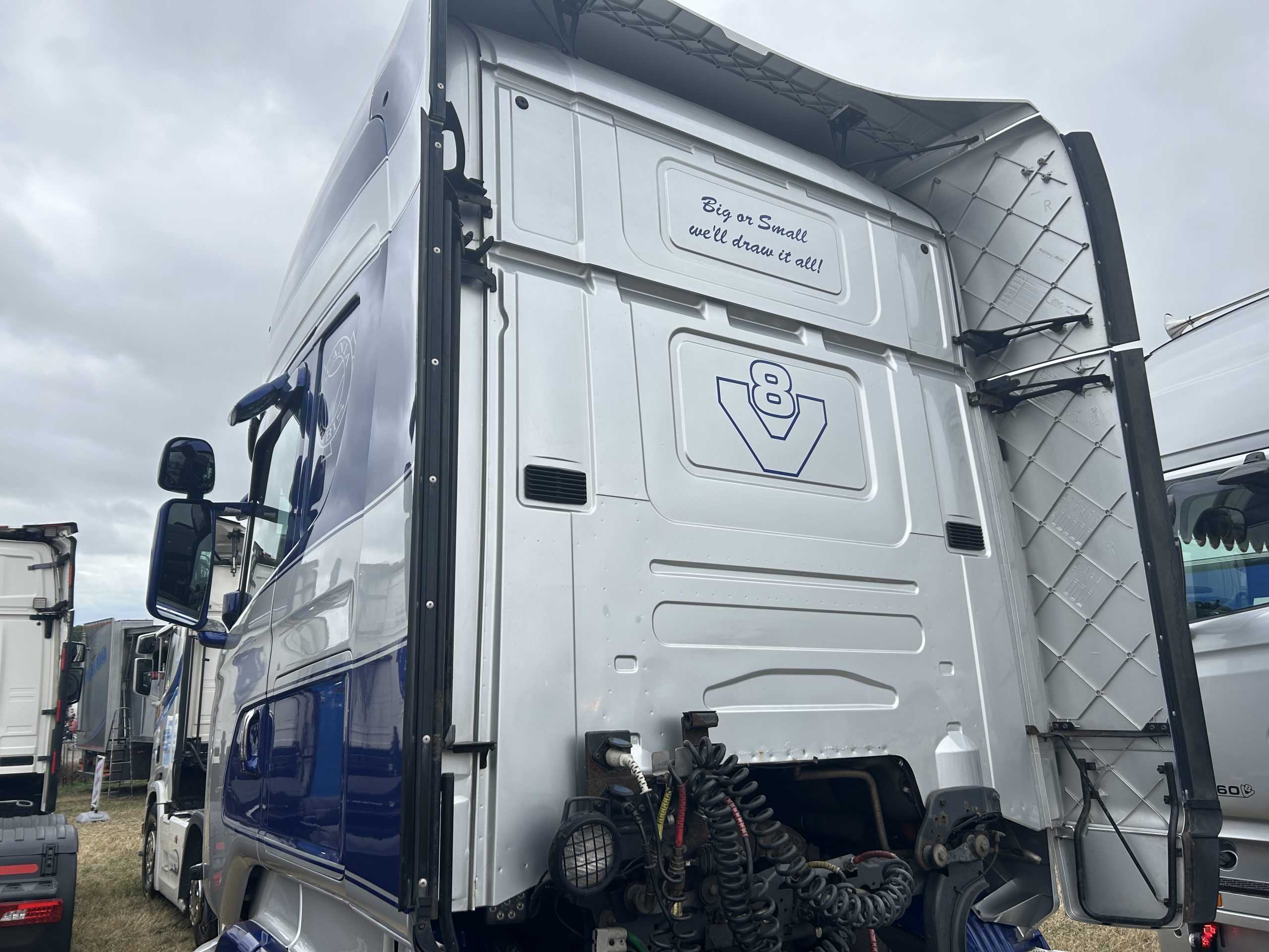 Listen – Tractor pulling, trucks and threshing at Ossory Show