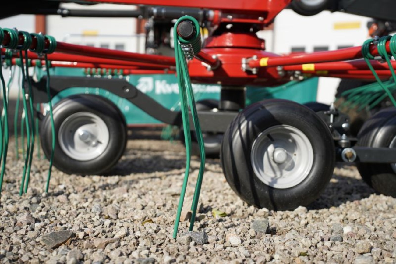 Kverneland introduces new generation of double-rotor rotary rakes