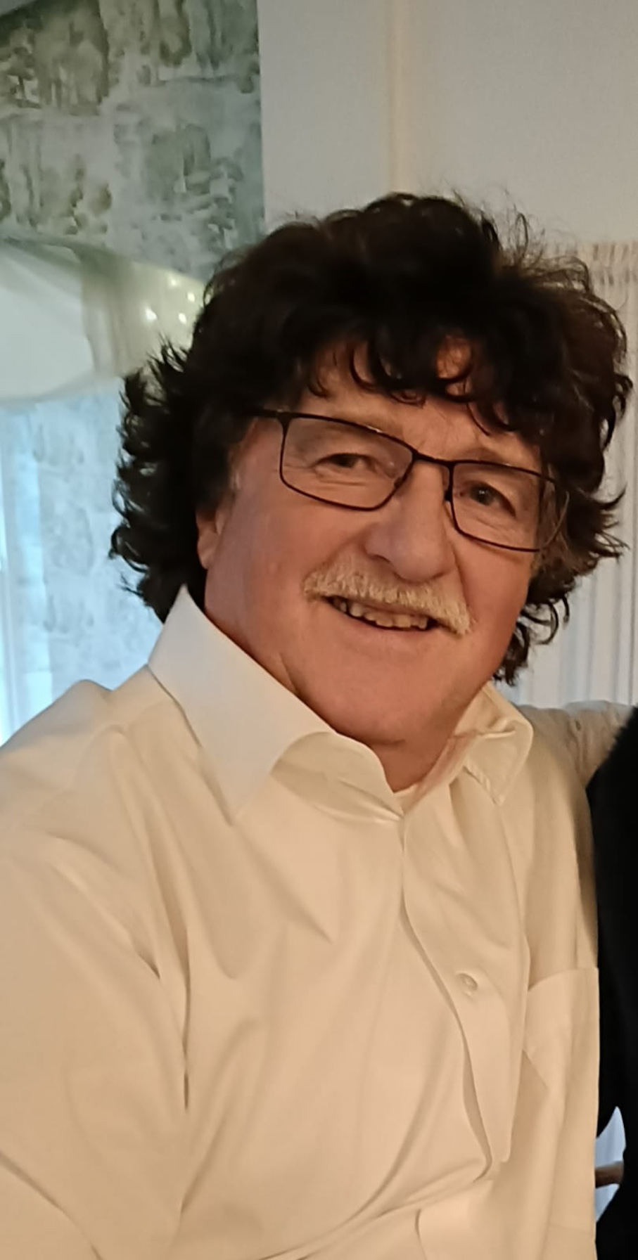 Meet the Tipperary farmer who sold his best cow to buy a guitar